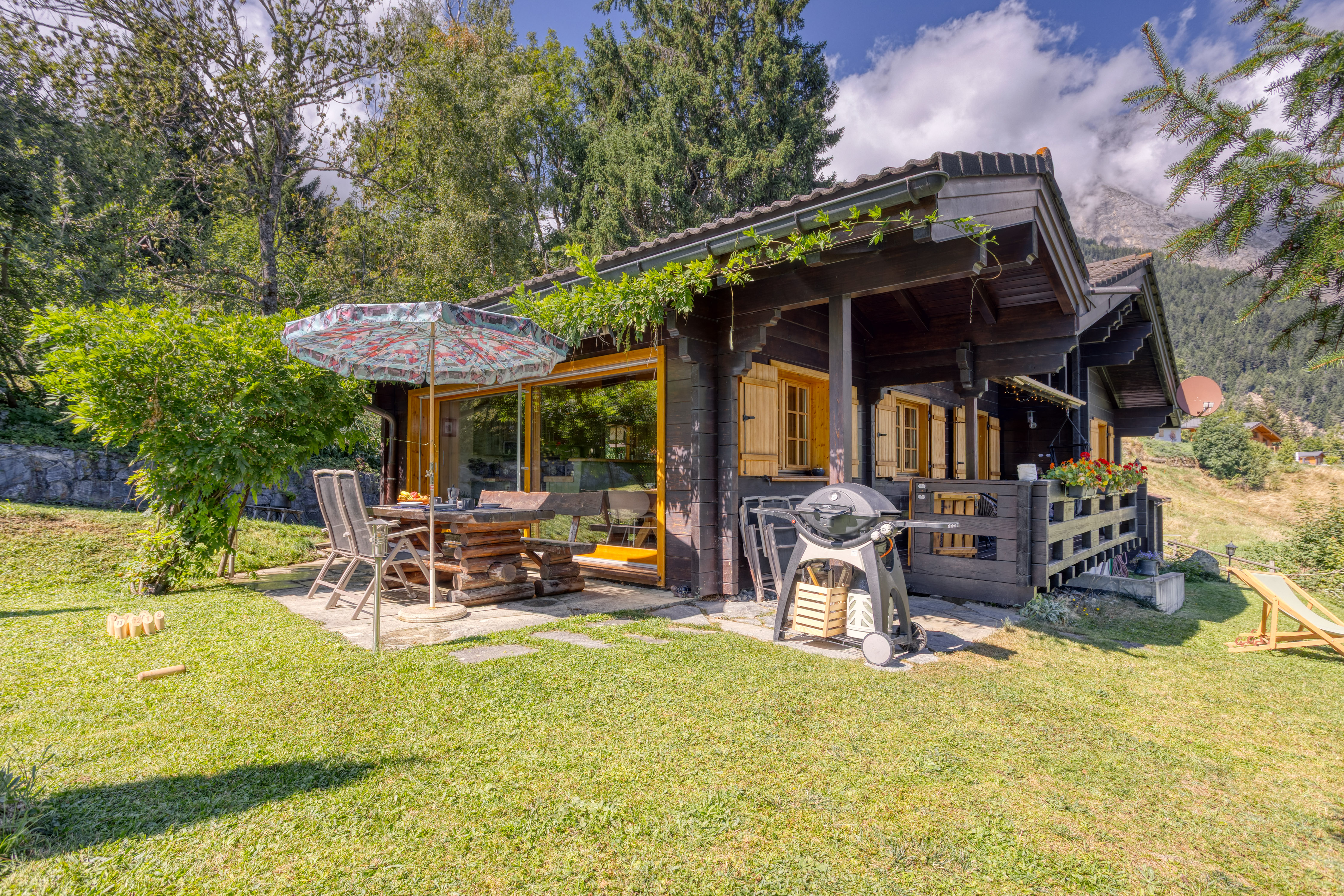 Chalet Mon Rêve en été aux Mayens de Chamoson avec vue montagne