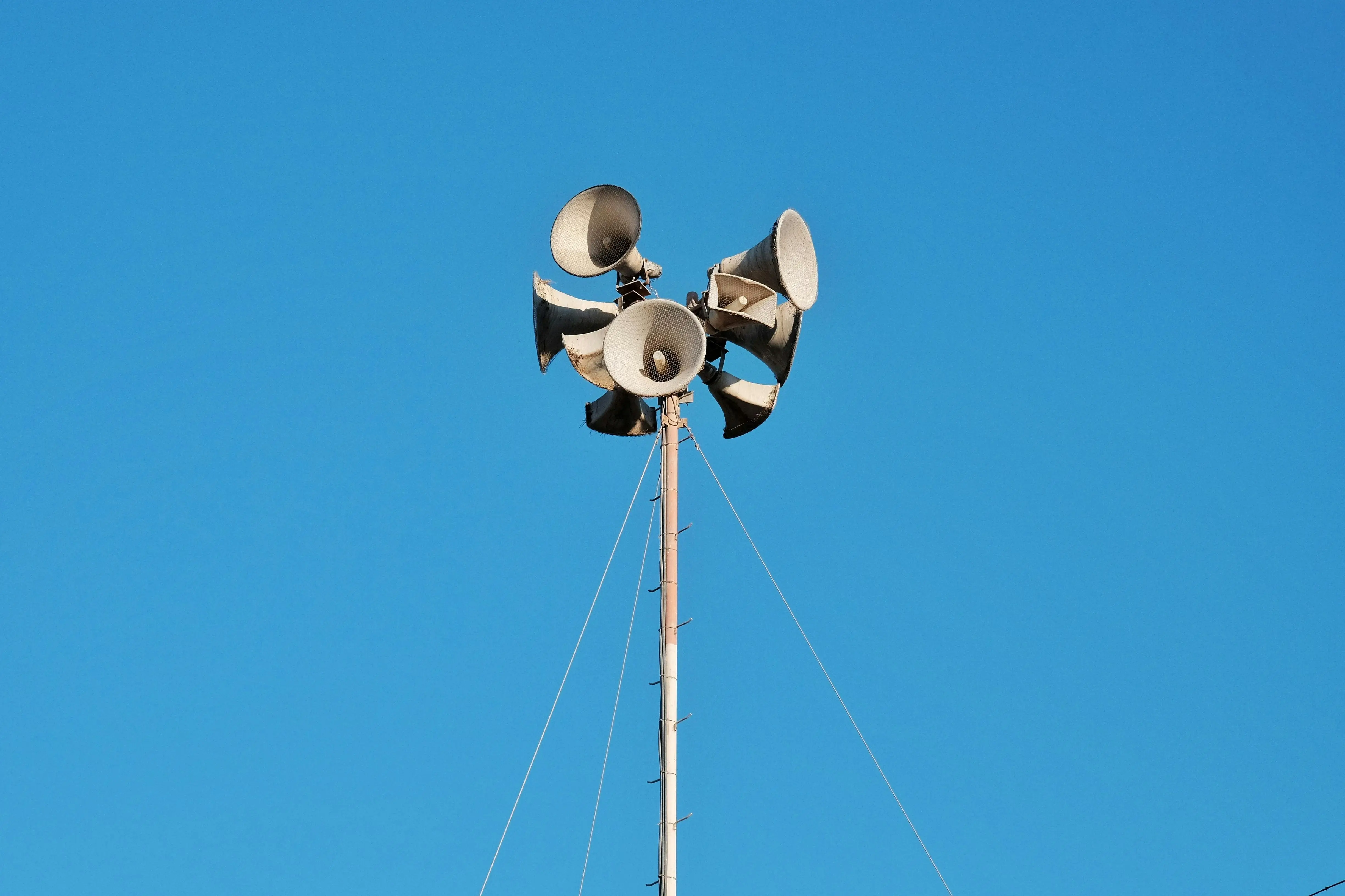 Antenne symbolisant la multidiffusion d’une annonce